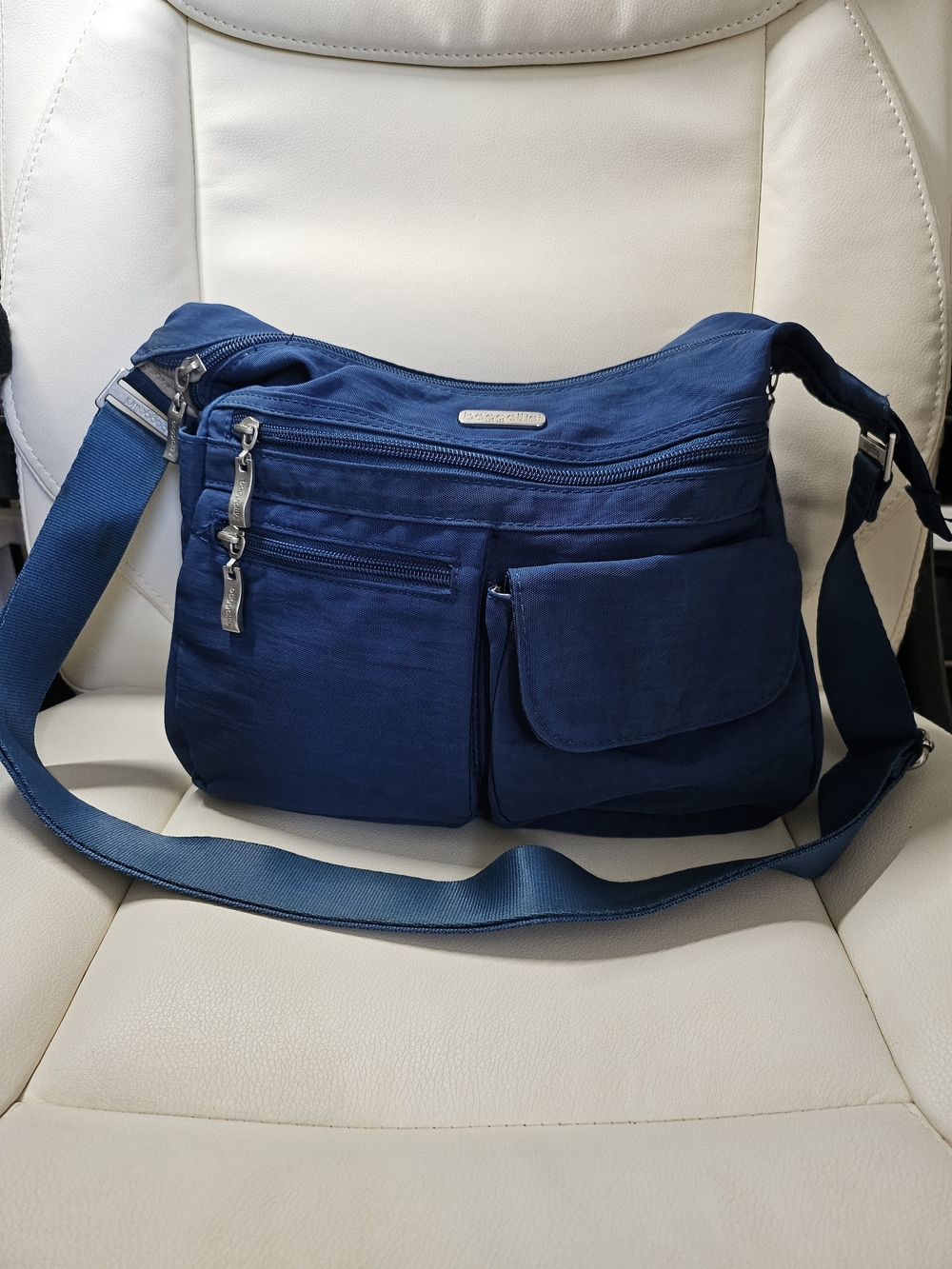 Baggallini Deep Blue Crossbody with Matching Wristlet - Picture 9 of 16